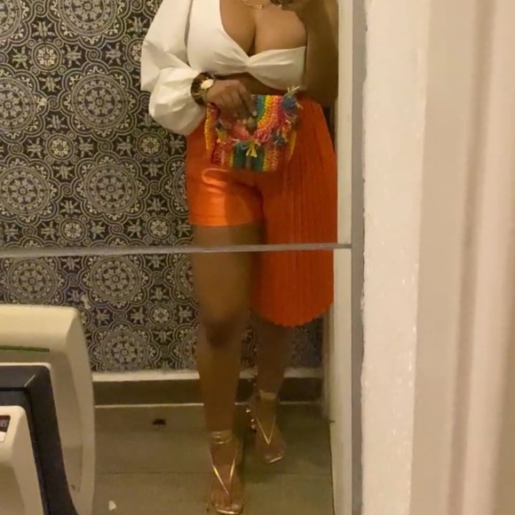 high-waisted half tapered half pleated shorts in orange - Picture 2 of 3